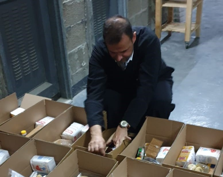 بمناسبة عيد الفصح .. كنيسة الخضر تُوزّع طروداً غذائية على العائلات بيافا 